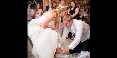 Muž oprao noge supruzi na vjenčanju umjesto bacanja podvezice: &quot;Zaslužuješ da budeš voljena&quot;