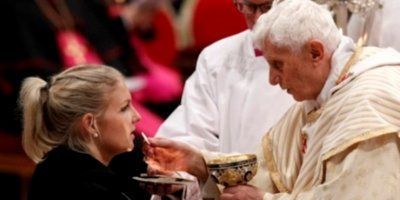 Ratzinger o dostojnom primanju Svete pričesti