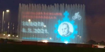 Projekcije s likovima sv. Ivana Pavla II. i bl. kardinala Stepinaca prikazane na zagrebačkim fontanama