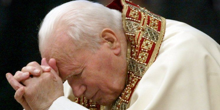PAPIN ŽIVOTOPISAC NAM OTKRIVA Ivan Pavao II. promijenio je svijet moleći na koljenima