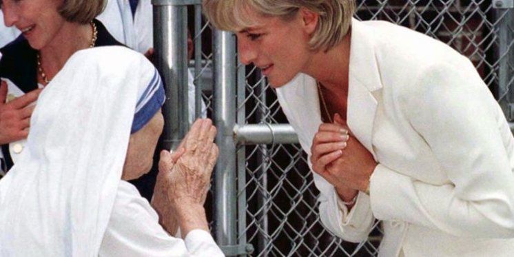 Jeste li znali da je princeza Diana sahranjena s krunicom Majke Tereze