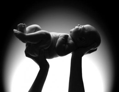 200.000 legalnih pobačaja svake godine. Francuski parlament ozakonio pobačaj u kasnim stadijima trudnoće