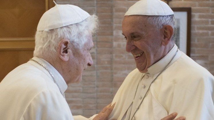 Papa Franjo posjetio Benedikta XVI. za Uskrs i njegov 95. rođendan