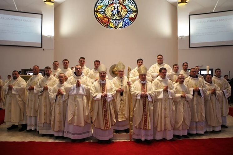 Kardinal Bozanić zaredio 19 novih svećenika