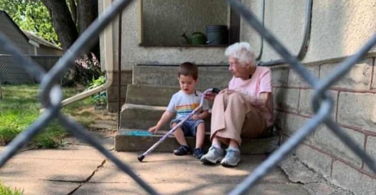 Iako ih dijeli 97 godina razlike, ovi susjedi su postali pravi prijatelji