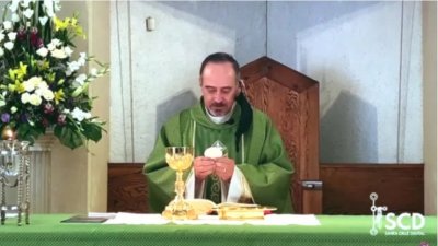Video svećenika koji plače tijekom mise postao viralan
