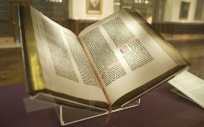 Znanstvenici uz pomoć ultraljubičaste tehnologije otkrili tajno poglavlje u Bibliji staro 1500 godina