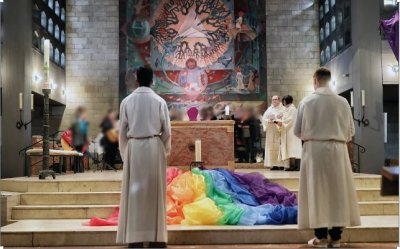 Njemački kardinal na udaru kritika jer je opomenuo svećenika zbog blagoslova istospolnih parova