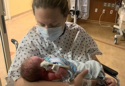 Nerođeno dijete nakon što je pri operaciji srca izvađeno iz majčine utrobe, vraćeno unutra i rođeno živo