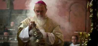Biskup Schneider: Nemojte kriviti mlade ako se okreću tradiciji u doba pomutnje