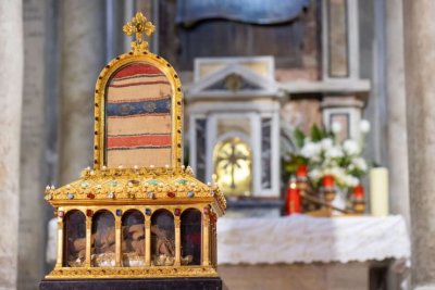 Plašt svetog Josipa: Legendarna priča drevne relikvije i njezina nevjerojatna čuda