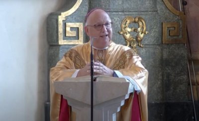 Biskup Eleganti prozvao papu Franju zbog napada na ljude koji su odbili cijepljenje protiv COVID-a