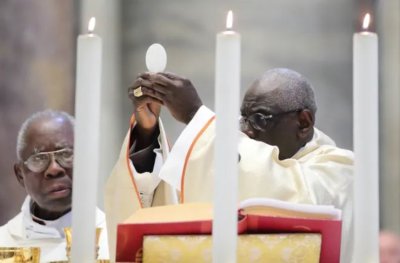 Kardinal Sarah upozorio na “praktični ateizam” koji je zavladao Katoličkom Crkvom