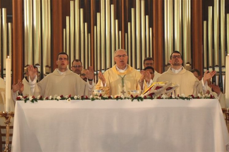 Biskup Štironja zaredio dvojicu novih svećenika