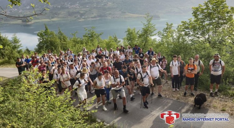 FOTO: Hodočasnici iz Rame krenuli pješice u Međugorje