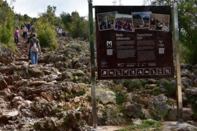 BRDO UKAZANJA, KRIŽEVAC I PLAVI KRIŽ u župi Međugorje dobili informativne ploče uz povijest tih mjesta