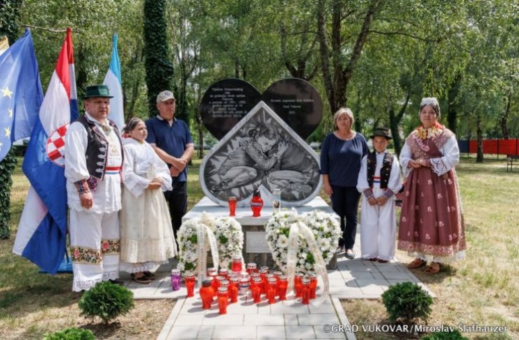 “SLOMLJENO SRCE”: U Borovom naselju otkriveno spomen obilježje za djecu ubijenu u Vukovaru i okolici