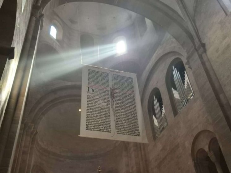 DOZNAJTE! Gdje se nalazi najveća biblijska stranica na svijetu, kolika je najmanja i najveća tiskana Biblija, koliko je otprilike sati potrebno da pročitate Bibliju…