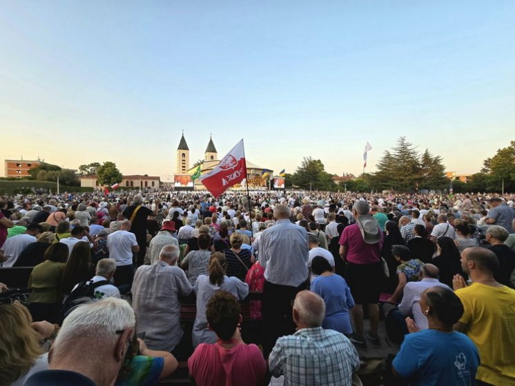 44. OBLJETNICA GOSPINIH UKAZANJA: U ZNAKU MOLITVE ZA MIR