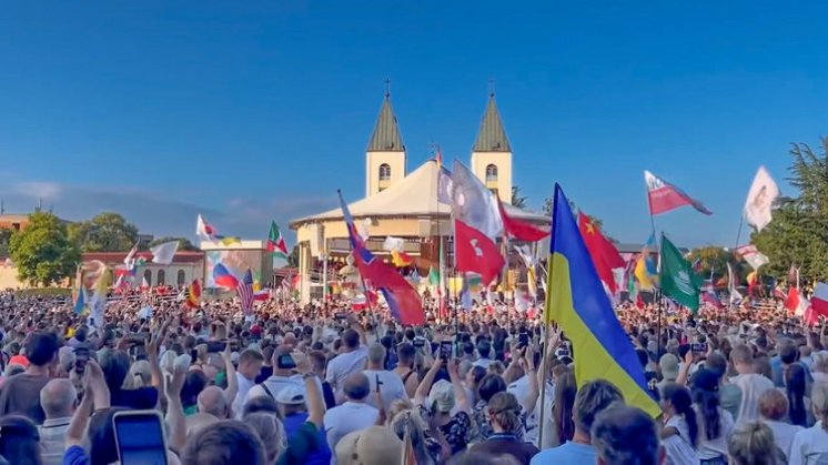 1. DAN MLADIFESTA: Mons. Chullikatt„KAD BOG PREBIVA U NAMA, ŽIVOT POSTAJE POSLANJE“