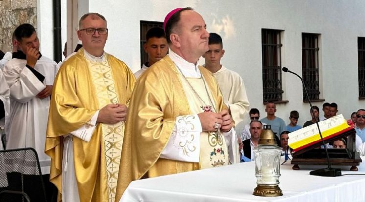 Biskup Palić pozvao vjernike na Širokom Brijegu da ne dopuste da im dnevnopolitičke promocije pojedinaca pomute proslavu Velike Gospe