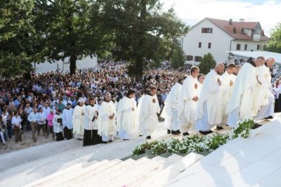Posušje: Biskup Palić posvetio novu župnu crkvu Uznesenja Blažene Djevice Marije