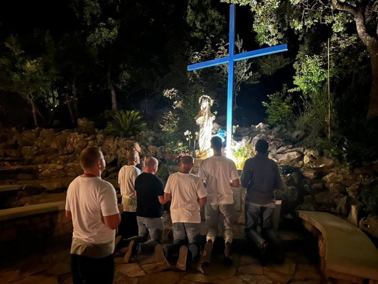 Marijini ratnici iz Mostara u molitvi u Međugorju