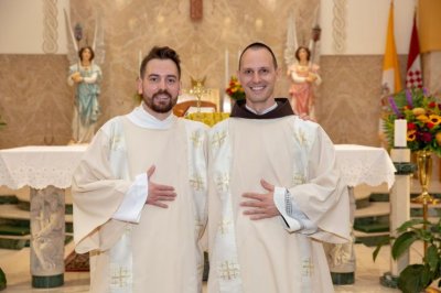 Fra Danijel Sentić i fra Jakov Jure Nikolić za đakone zaređeni u Chicagu