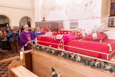 Krašić: Nuncij Lingua predvodio misu i molio pred relikvijom bl. Stepinca