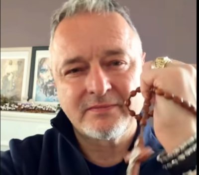 Thompson pozvao mlade na &lsquo;oružje&rsquo; protiv zla: Krunicu u ruke!