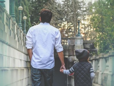 Otac iz Massachusetta dobio sudsku zabranu protiv škole koja je njegovom petogodišnjaku nametala LGBT knjige