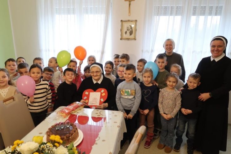 Proslava 100. rođendana s. M. Magdalene Mikašek