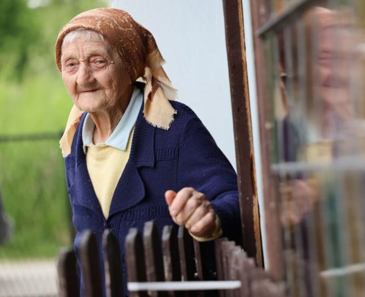 VIDEO Baka Katarina ima 100 godina, moli osam krunica dnevno i još radi