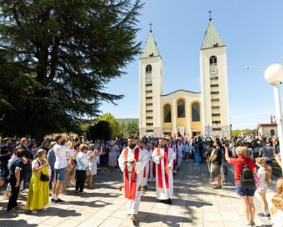 Sveti Jakov okupio tisuće vjernika u Međugorju: Biskup Relota uputio snažnu poruku