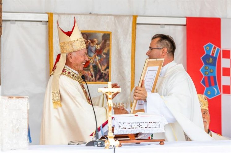 Mons. Jezerinac proslavio 60 godina svećeništva