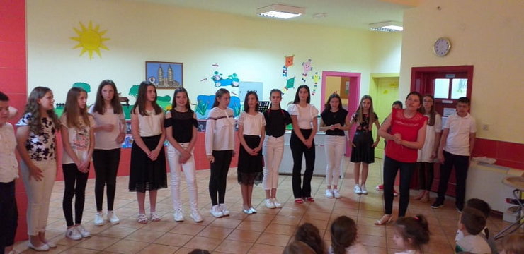 posjet-osnovne-glazbene-skole-brotnjo-vrticu-sv-mala-terezija_1.jpg