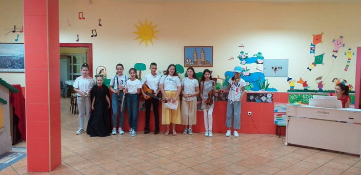 posjet-osnovne-glazbene-skole-brotnjo-vrticu-sv-mala-terezija_3.jpg